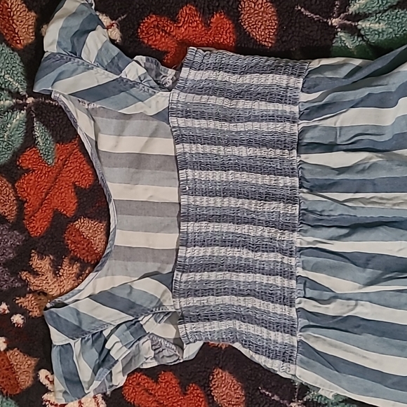 Cute denim jumper with flutter sleeves (Kid Size XXL/18) - Picture 3 of 5